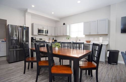 Gastonia House | Renovated Fuse Entertainment District DT 4 BR/3BA