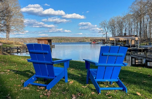 Livingston House | Renovated lake front property on quiet cove with flat yard for outdoor fun