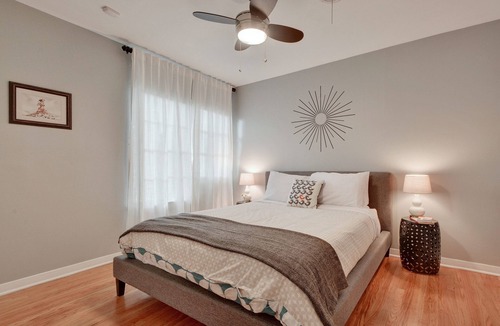 Windsor Park House | Renovated Mid Century Modern Home, 10 Mins to DT, Family/Pet Friendly, Fast WiFi