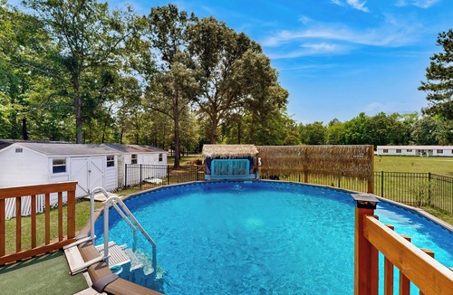 Orangeburg County House | Renovated Retreat w/Private Pool & Hot Tub