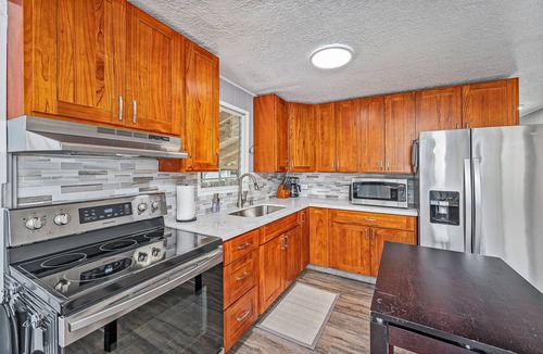 Ewa House | Renovated Steps to the Beach Cottage in Ewa Beach Serene Home w/Full Kitchen