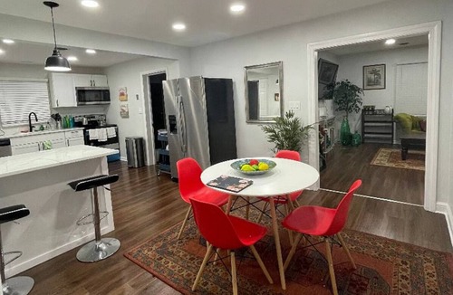 Oxon Hill Apartment | RENOVATED STUDIO with PRIVATE ENTRANCE, gym, libr