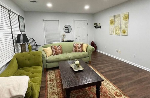 Oxon Hill Apartment | RENOVATED STUDIO with PRIVATE ENTRANCE, gym, libr