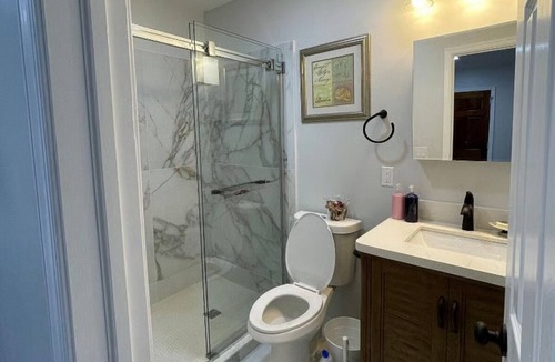 Oxon Hill Apartment | RENOVATED STUDIO with PRIVATE ENTRANCE, gym, libr