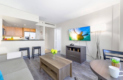 Waikiki Condo | Renovated w/City View at Aqua Palms Waikiki