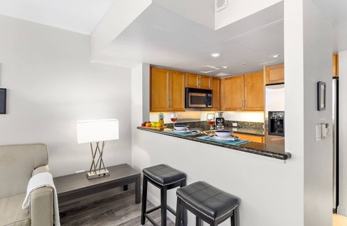 Waikiki Condo | Renovated w/City View at Aqua Palms Waikiki