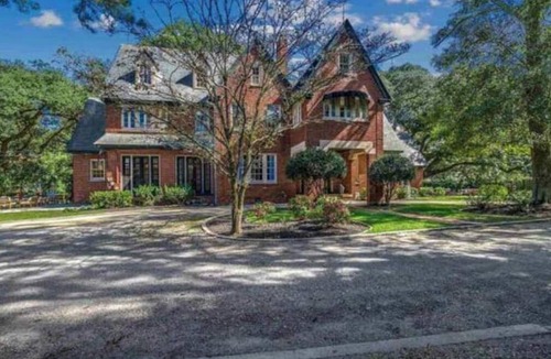 Conway House | Rent a whole Inn! The Inn on Elm 6 beds/5 baths.
