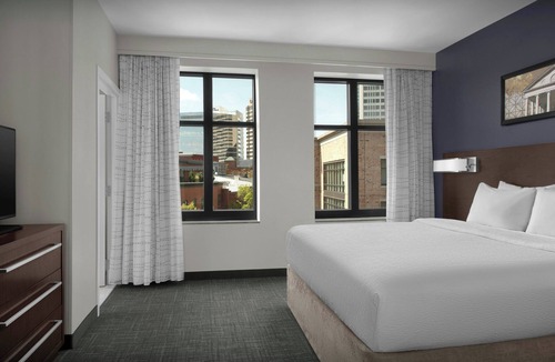 Downtown Richmond Hotel | Residence Inn by Marriott Richmond Downtown