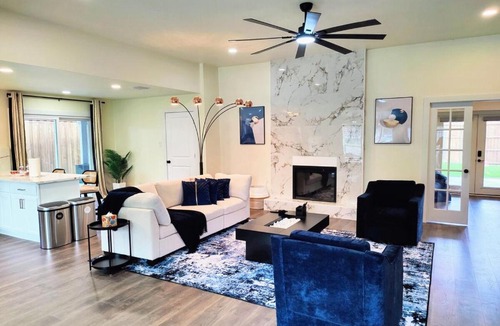 Richardson House | Resort-Style Home - Hot Tub, Mini Golf, Gym, 1G WiFi