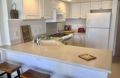 Waikiki Condo | Resort Style with Hula Show, Fireworks and even Tiki Torches!