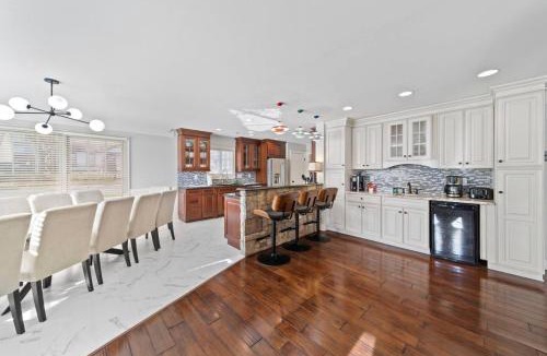 Biddleville House | Rest and Rally Retreat 5BR (7 beds) Skyline Views