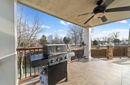 Biddleville House | Rest and Rally Retreat 5BR (7 beds) Skyline Views