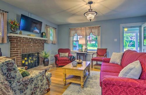 Mars Hill House | Restored Mars Hill Home on 1 Acre: Walk to Town!