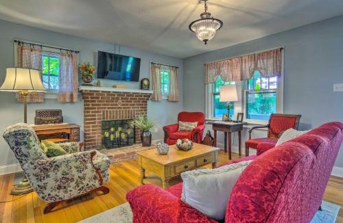 Mars Hill House | Restored Mars Hill Home on 1 Acre: Walk to Town!