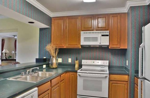 Chapel Hill House | Retreat Lodge on gated Golf Course! - 10 Mins to UNC/Fine Dining/Shops