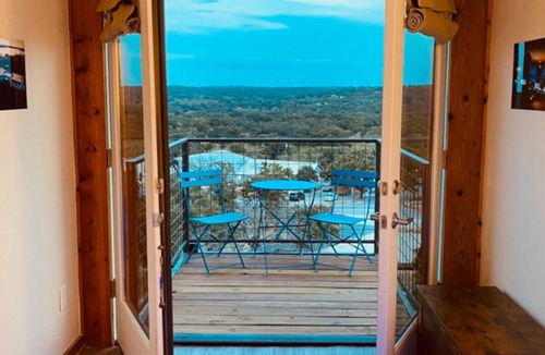 Cottonwood Shores House | Retreat on the Hill: Curves Container Unit w/Views