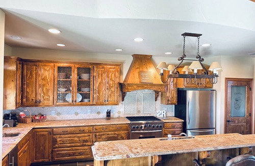 Henrietta House | Retreat‑Ready Ranch House on 2R Ranch — Quiet, Scenic, Private