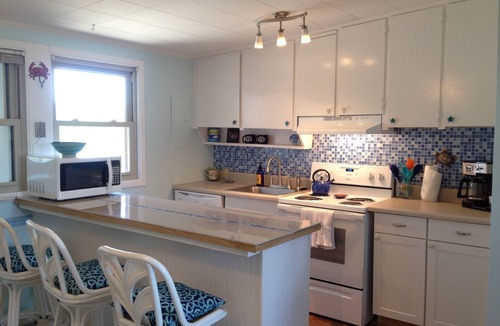 Topsail Beach Cottage | Retro Coastal Charm Meets Modern Comfort in Topsail Beach!