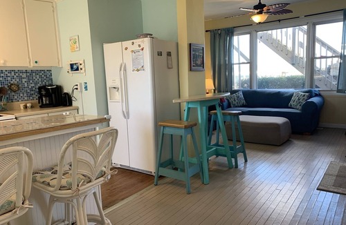 Topsail Beach Cottage | Retro Coastal Charm Meets Modern Comfort in Topsail Beach!