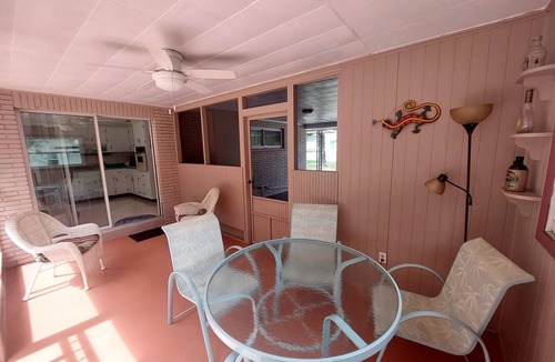 Dunnellon House | Retro River Pad