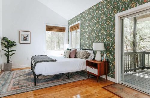 Berkeley Springs House | Ridgeview - Hot Tub & Fire Pit - Stay With Branch