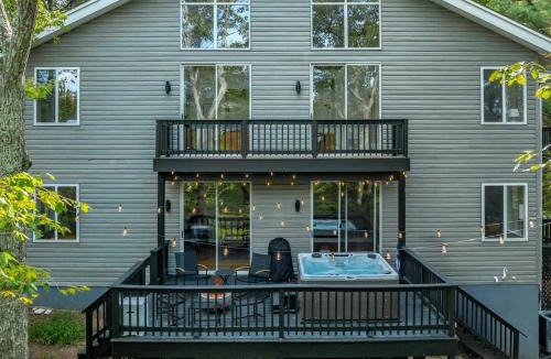 Berkeley Springs House | Ridgeview & The Nest - 26 Acres, Hot Tub & Arcade