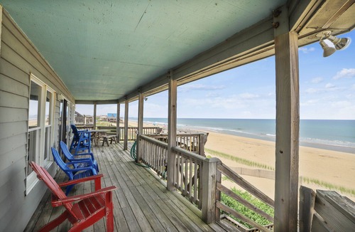South Nags Head House | Right ON the OCEAN FRONT! AMAZING Ocean Vws! Pet Friendly!