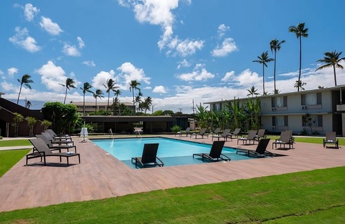 Kahului Hotel | Right on the Water! 4 Great Units, Pets Allowed, Steps to Ho’aloha Park Beach!