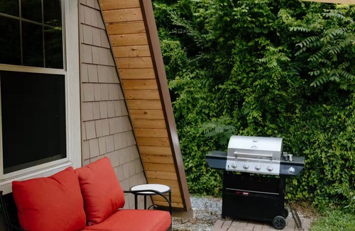 Elizabethton Cabin | Riv-A-Frame Doe River A-Frame 1 bedroom with twin loft, short trail to river