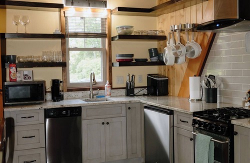 Elizabethton Cabin | Riv-A-Frame on the Doe River in Elizabethton, TN
