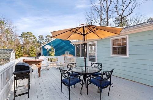 Mount Holly House | Riva House, 2-Min Walk to Beach, Screened Porch + Fire Pit