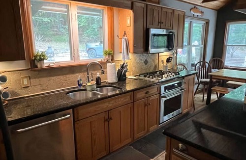 Piney Creek Cabin | River Breeze Mountain Getaway