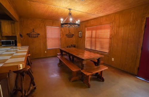 Sabinal Cabin | River Front cabin with access to shared pool!