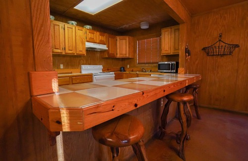 Sabinal Cabin | River Front cabin with access to shared pool!