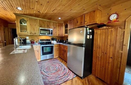 Crumpler Cabin | River Hill - River Access, Dog Friendly, Pool Table, WIFI, River View, Gas Fireplace, Mtn Views