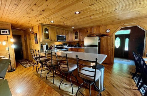 Crumpler Cabin | River Hill - River Access, Dog Friendly, Pool Table, WIFI, River View, Gas Fireplace, Mtn Views