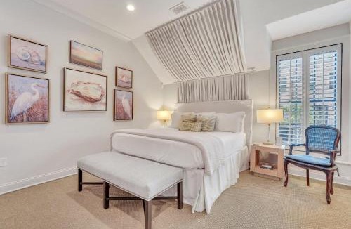 Hitch Village - Fred Wessels Homes Apartment | River's Edge by Lucky Savannah