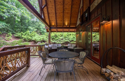 Elk Park Cabin | River Sound Cabin at Eagles Nest: Elk River Access | Huge Deck Over the River | Firepit