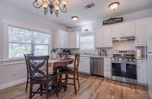 Weston House | River Valley Place-Pool Spa Pickleball GameBarn EV