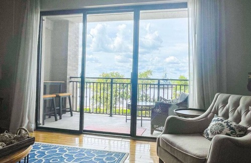 Downtown Wilmington Apartment | Riverfront balcony WSR #10