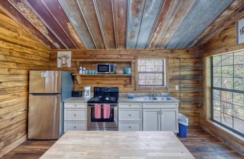 Leakey Cabin | Riverfront Cabins and Vacation Homes