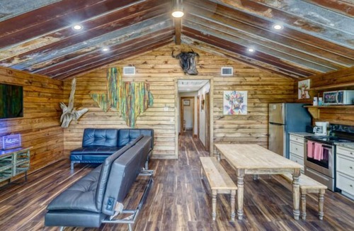 Leakey Cabin | Riverfront Cabins and Vacation Homes