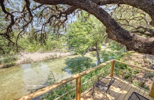 Leakey Cabin | Riverfront Cabins and Vacation Homes