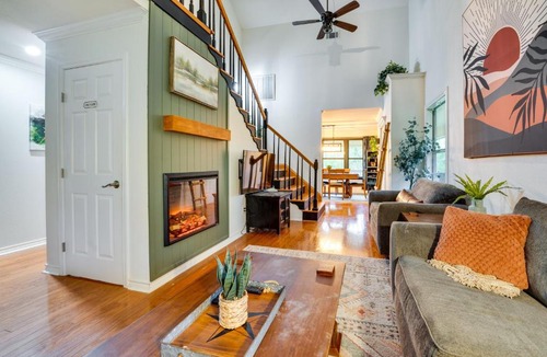 Thomaston House | Riverfront Cuero Vacation Home w/Spacious Deck!