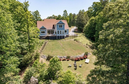 Lancaster House | Riverfront Retreat - sunset views, 2 king suites on 9+ acres, kayaks