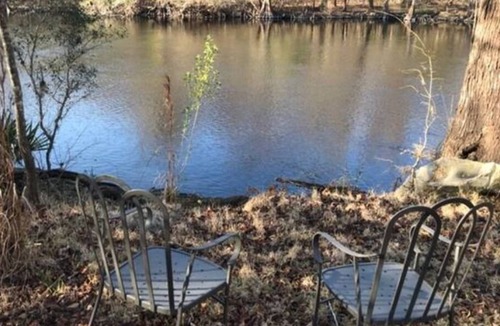 Branford House | Riverfront Stilt House 5-6miles to Ginnie or Ichetucknee