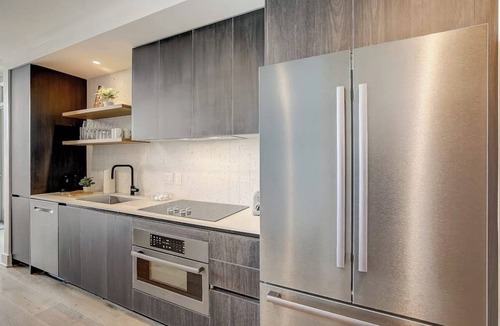 Rainey Street Historic District Condo | Riverside 30th floor penthouse Rainey St condo with the best view in Austin