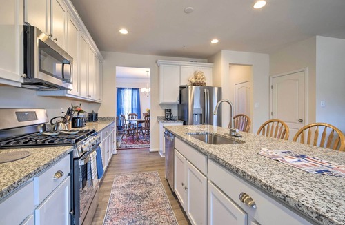 California House | Riverside House w/Kayaks, Piano & Fireplace