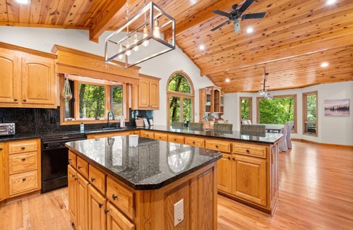 Dawsonville House | Riverview Retreat - Hot Tub - River Front