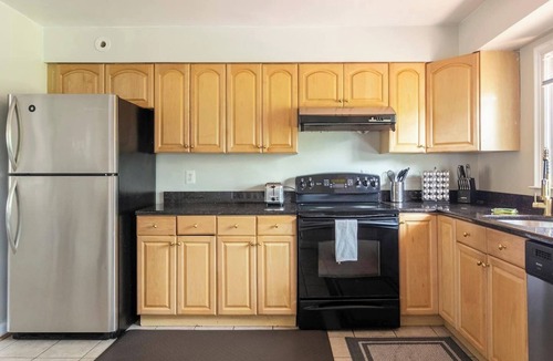 Bethesda Apartment | Rochambeau House 5BR/3BA in Bethesda near NIH